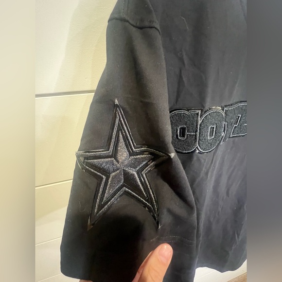 Officially Liscensed NFL Dallas Cowboys ProStandard Black on Black T-shirt - Picture 5 of 10